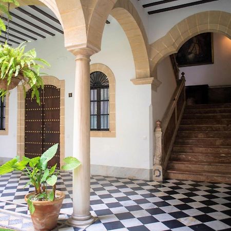 Gatu Premium Apartamento Palacio Oneto Con Jardin Privado " Preferente Mayores De 25 Anos Y Familias " El Puerto de Santa Maria Exterior foto