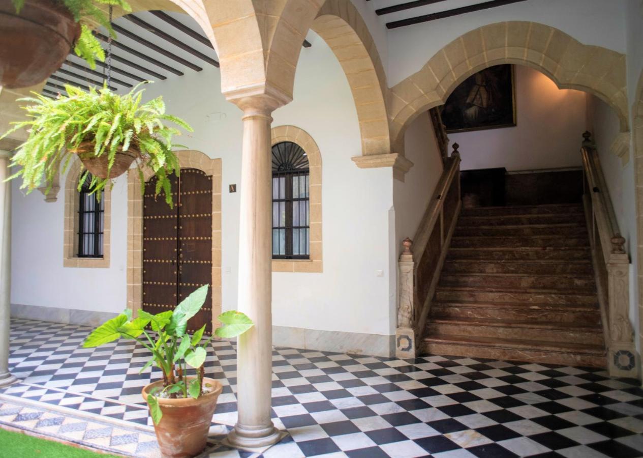 Gatu Premium Apartamento Palacio Oneto Con Jardin Privado " Preferente Mayores De 25 Anos Y Familias " El Puerto de Santa Maria Exterior foto